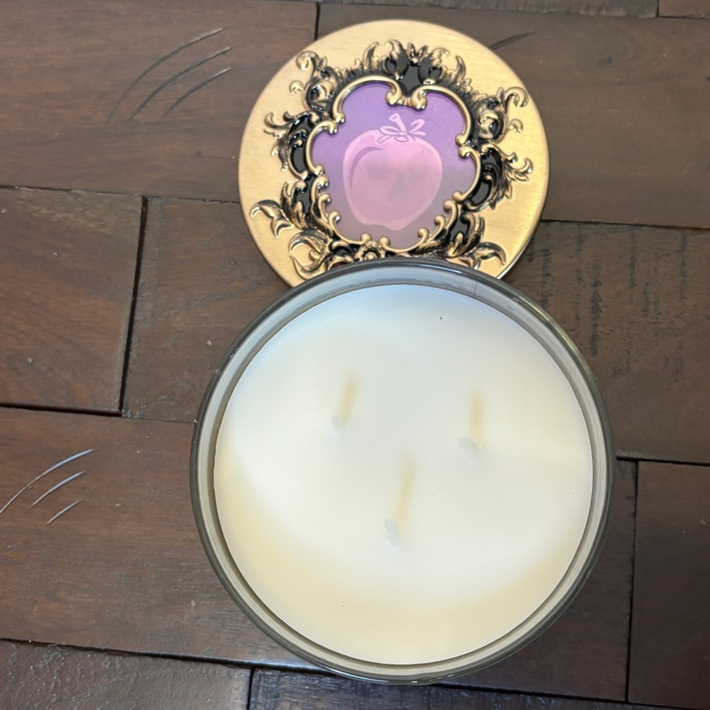 Evil Queen Candle Bath & Body Works 3 wick candle New never used - Picture 2 of 3